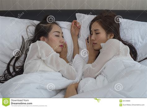 couples lesbiens photo stock image du amoureux verticale 84129880
