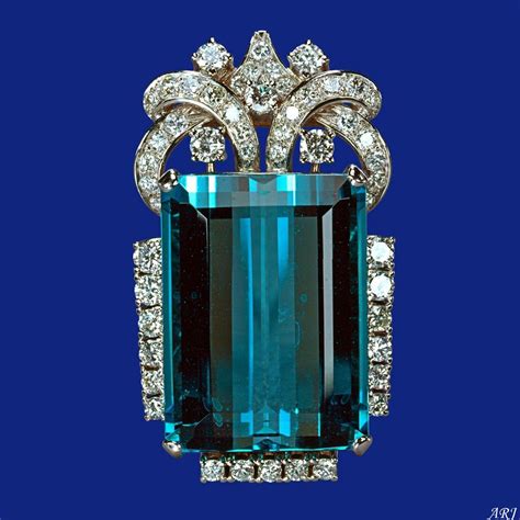 artemisias royal jewels british royal jewels queens brazilian aquamarine parure  tiara