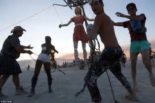 Couple Marry At Burning Man Festival Then Hold Party Daily Mail Online