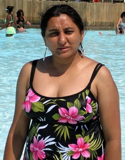 enjoy indian real life indian bhabhi down blouse