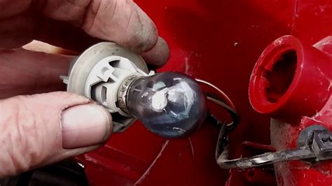 ford focus brake light bulb