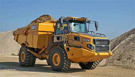 bell equipment muestra en intermat  su nuevo modelo de dumper  mineria  canteras