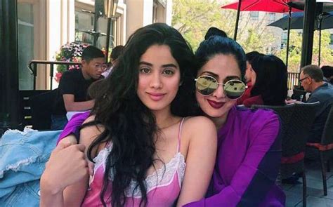this photo of sridevi with daughter jhanvi kapoor is the best thing you