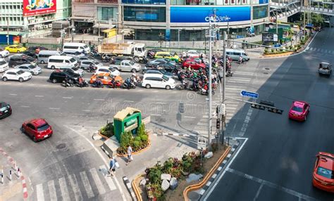 car stop red light   asok montri intersection sukhumvit road bangkok thailand editorial