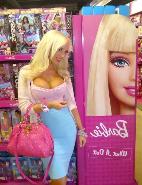 Omg Barbie Doll British Dalam Dunia Nyata Laura