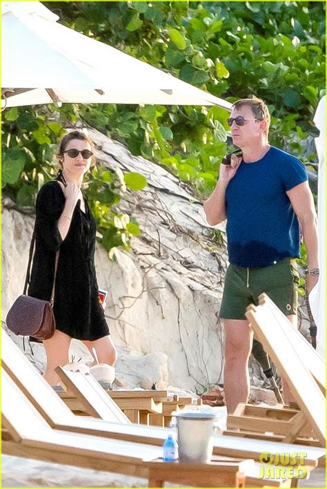Daniel Craig And Rachel Weisz Spent New Year S On The Beach