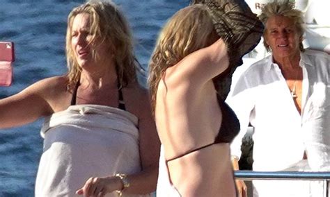 penny lancaster shows off her incredible figure in a