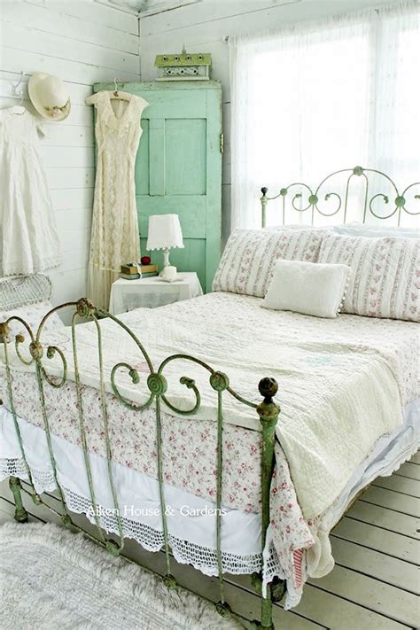 sweet shabby chic bedroom decor ideas digsdigs