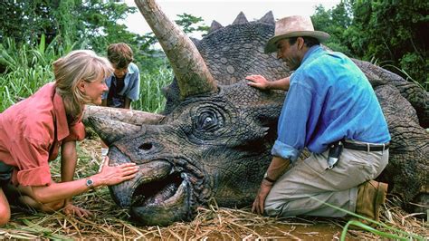 8 Jurassic World Moments That Pay Respect To Jurassic Park
