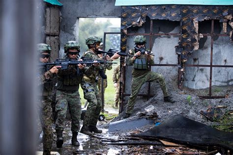 australia trains  filipino soldiers  boost interoperability