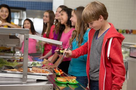 schools serve  lunch   world