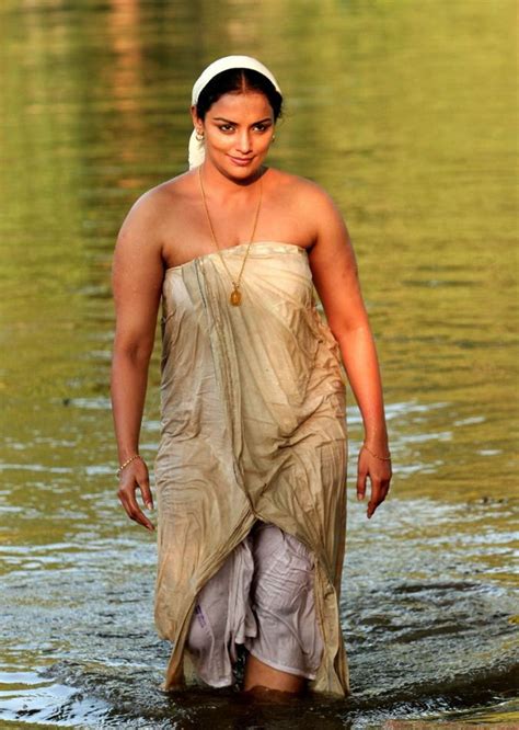 Swetha Menon Bath Seen Indian Spicy Actress Photos