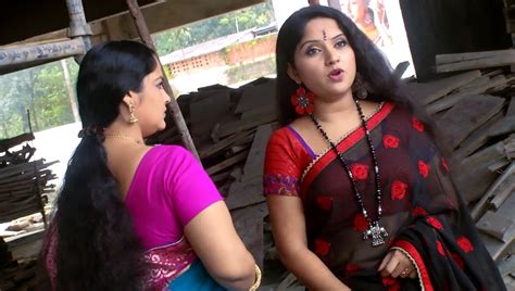 mallu serial actress amirta big deep navel in saree sa television