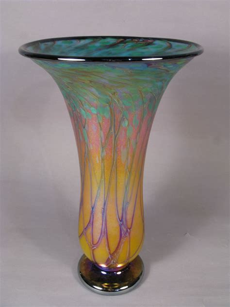 19 Fabulous Colored Blown Glass Vases 2024