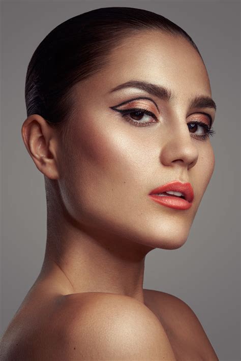 how to enhance skin texture with sharpening and luminosity masks