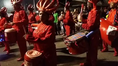carnaval de kourou  deboule avec les groupes dexterieurs du  avant la parade du