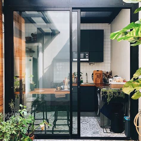 interior dapur minimalis semi terbuka  desain skyligt