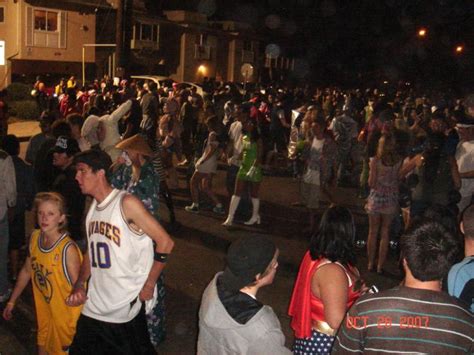 The 6 People You Meet At A College Halloween Party
