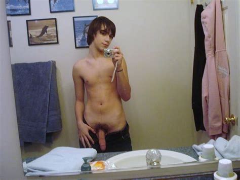 hottie teen guy stripping in the bath room spacedingo