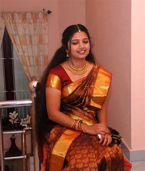 homely indian girls beautiful south indian aunts wearing saree