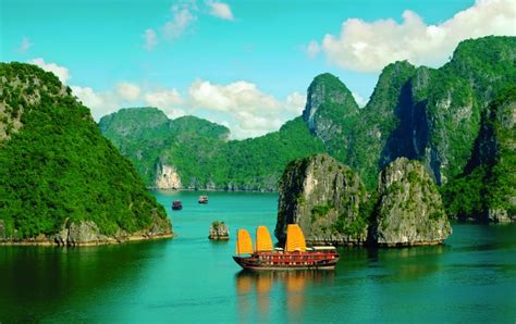 halong bay vietnam 8 most beautiful water landscapes