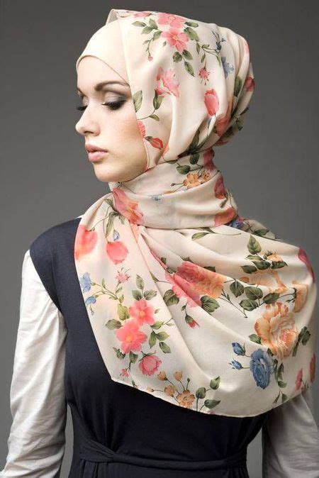 foto  butuh hijab segiempat kamu bisa tampil menarik