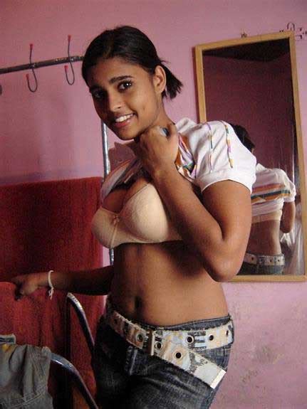 sexy indian girl radha ne apne dost ko boobs dikha ke hot kiya