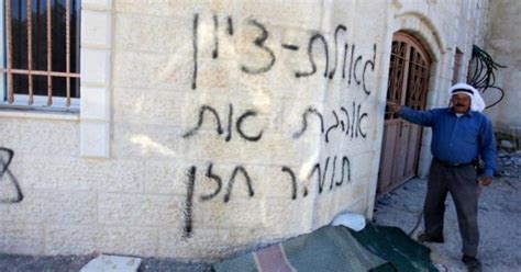 نابلس مستوطنون يخطون شعارات عنصرية على المنازل في حوارة وكالة سوا