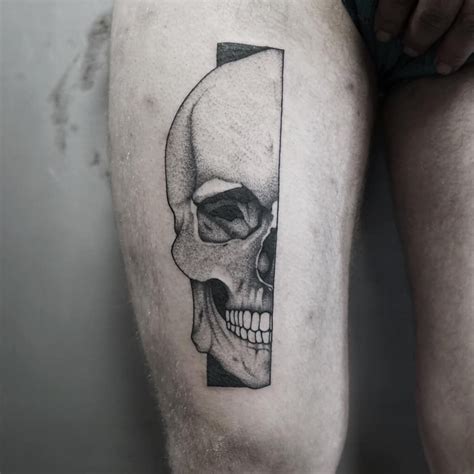 hyper realistic  skull tattoo inked    thigh skull