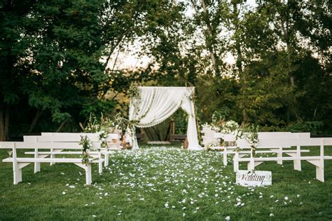 inexpensive wedding venue ideas   budget yeah weddings