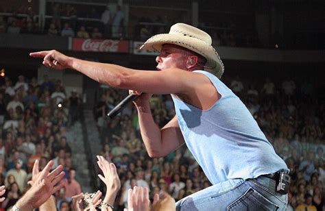 Kenny Chesney Postpones Tour To 2022 Including Minneapolis Date