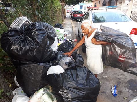 basura invade las calles de oaxaca de juarez ante falta de recoleccion