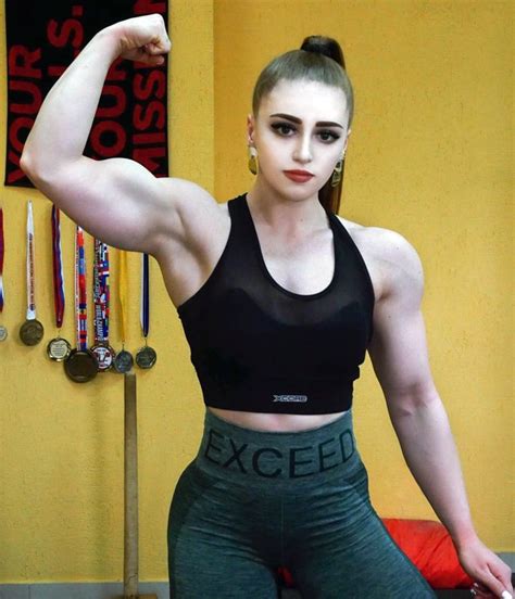 Video Muscle Barbie Julia Vins Hits 165kg Bench Press – Fitness Volt