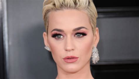 grammys katy perry s puffy pink dress skewered on social media
