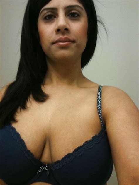 beautiful sexy desi bhabhi neha showing her big boobs hot desi girls pinterest desi and boobs