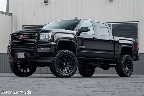 lifted  gmc sierra    fuel blitz wheels    rough country suspension