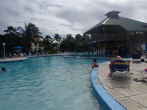 pictures  antigua  stayed   jolly beach resort  affordable