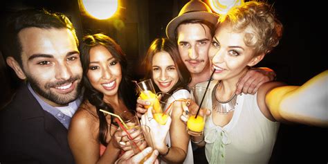 college party tips you ll need to survive your first night out