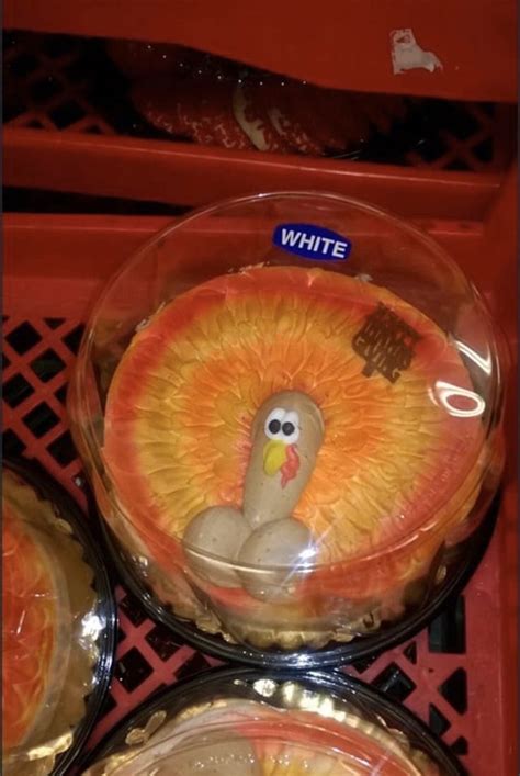 Store Attempts To Make A Turkey Cake For Thanksgiving R Funny