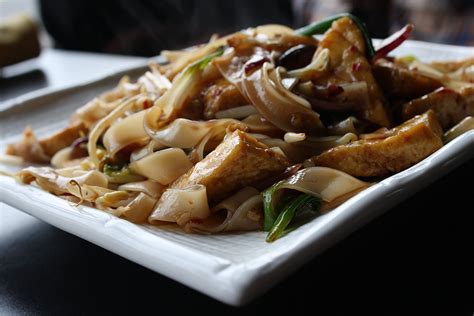 drunken noodles get a kick from these spicy noods glutto digest