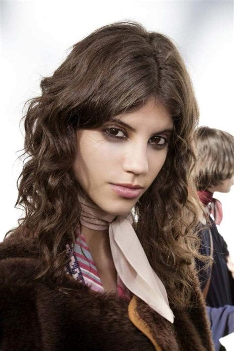 how to style curtain bangs for curly hair ferlicious