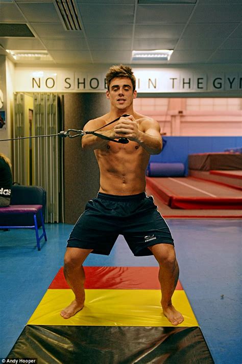 diver chris mears refuses   tragedy  illness stop  rise   top daily mail