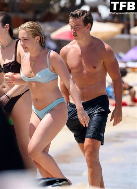 Florence Pugh And Will Poulter Enjoy A Flirty Beach Day In Ibiza 14