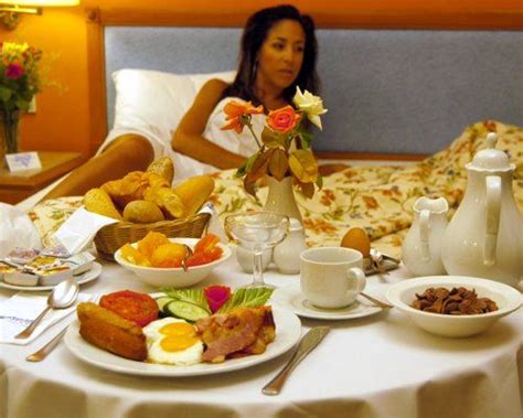 8 Romantic Breakfast In Bed Ideas How 2 Treat A Lady Pinterest