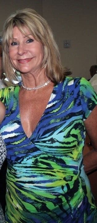 Milf Gilf Cleavage Cunts Tits And More 206 Pics 3