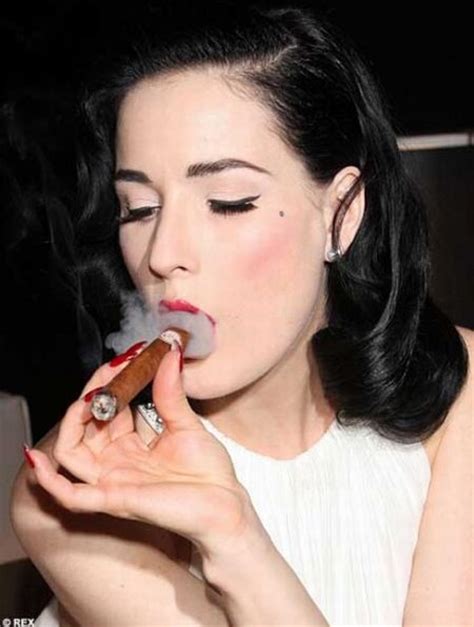 25 Sexy Female Celebrities Smoking Cigars 25 Pics Picture 1