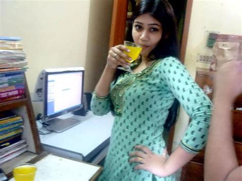 Desi Indian Girls Bollywood Actress Mms And Unseen Pics