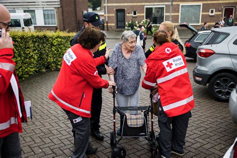 rode kruis breidt voedselhulp  nederland flink uit eten  sluitpost huishoudboekje geworden