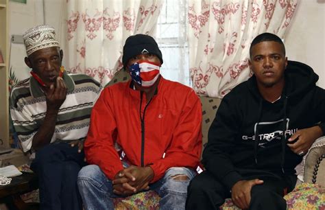 gangs deliver food  poor cape town area  lockdown tsdmemphiscom
