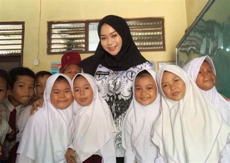 bikin semangat belajar nih 4 guru cantik di indonesia